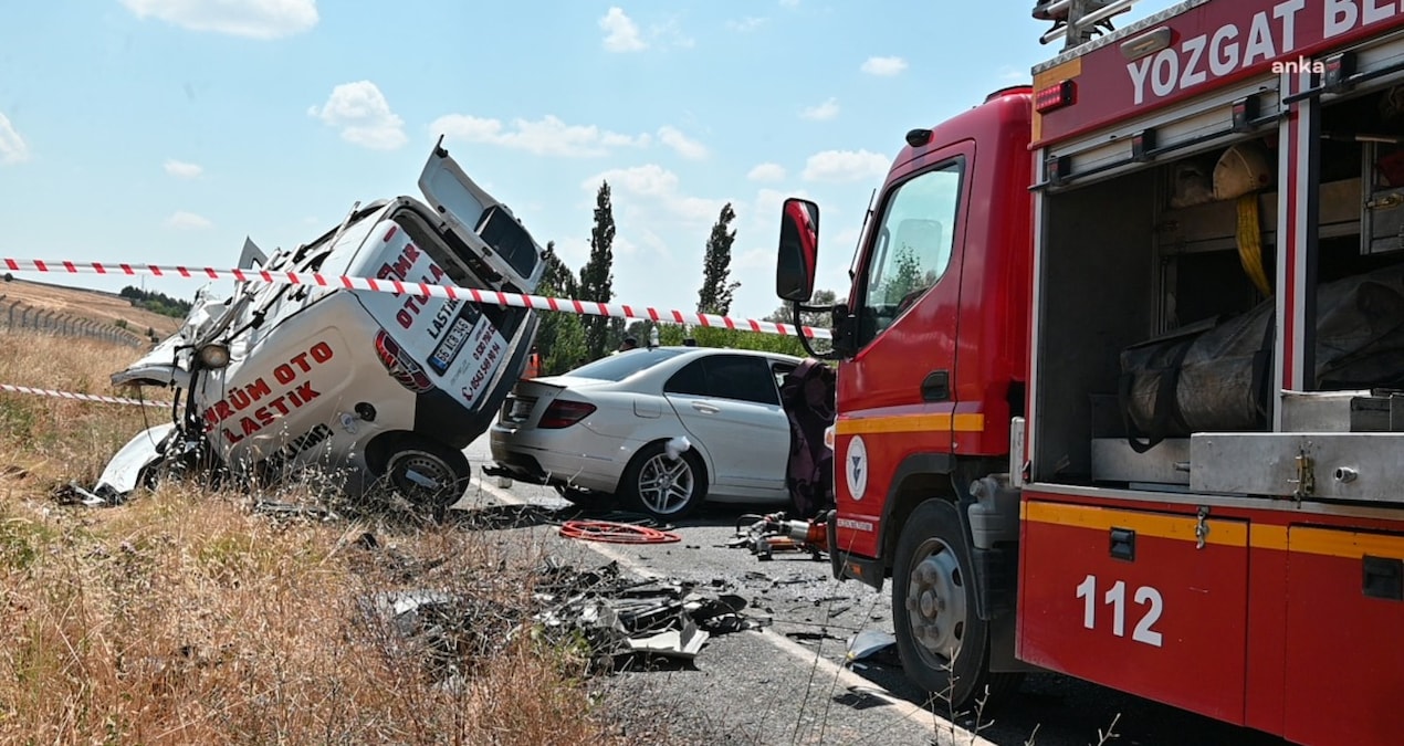 Yozgat’ta iki araç kafa kafaya çarpıştı: 3 ölü
