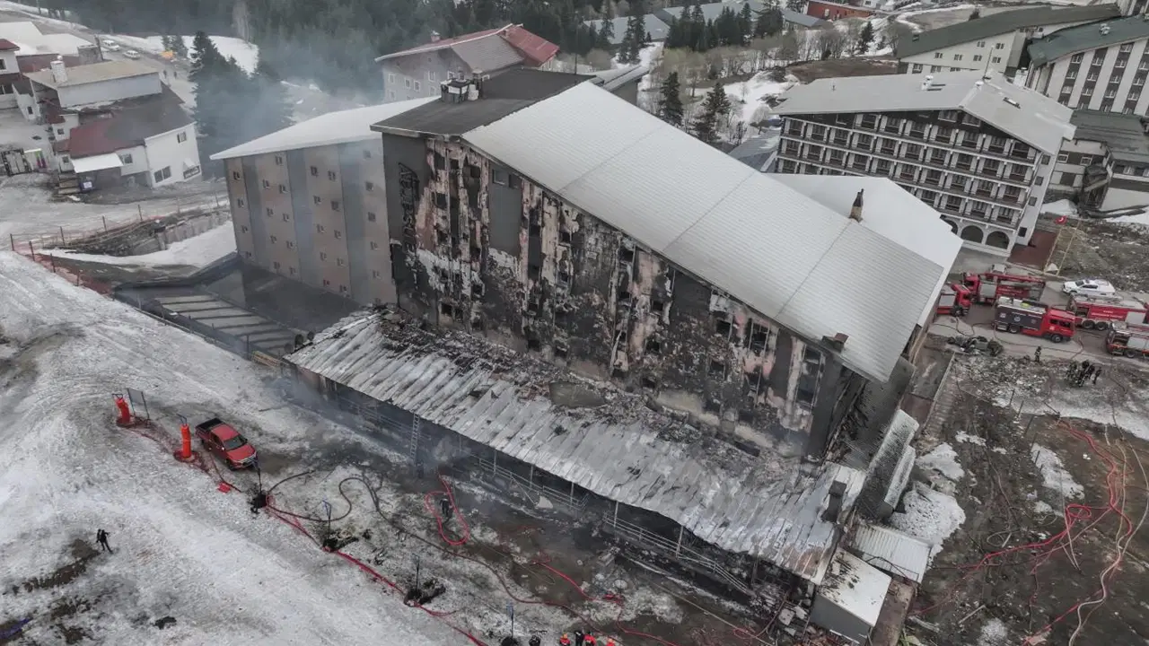 Uludağ’daki Otel Yangınında İtfaiye Aracında Su Olmadığı İddia Edildi