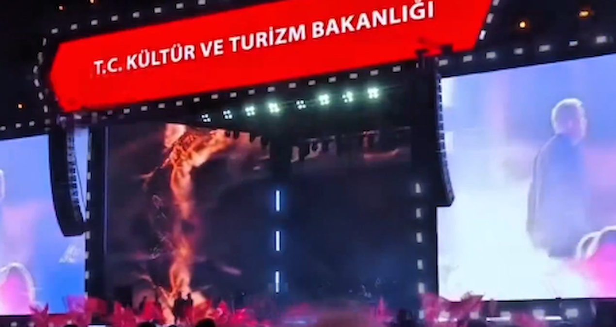 bakanligin-duzenledigi-festivalde-gencler-imamoglu-sloganlari-atti-wm1tVkiW