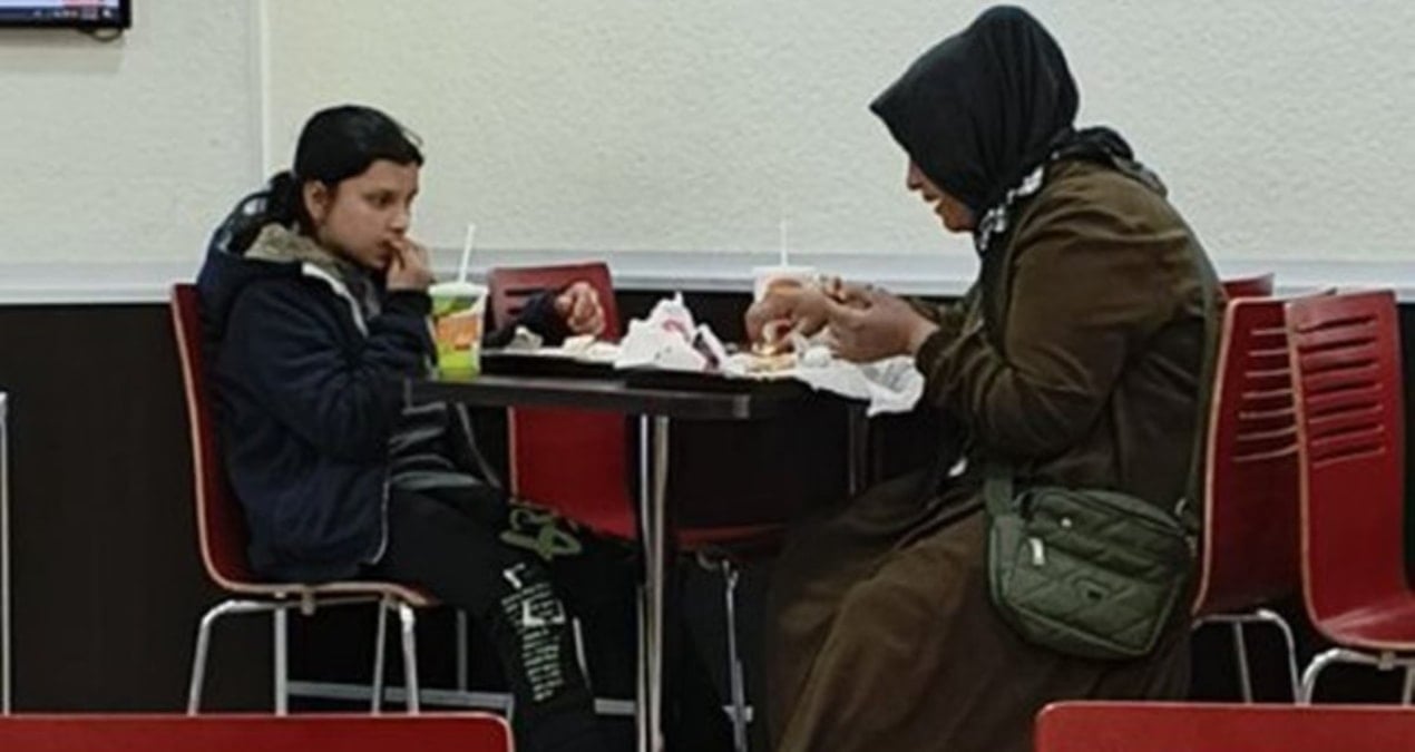 Dar Gelirli Aile Restoranda Ayrımcılığa Maruz Kaldı