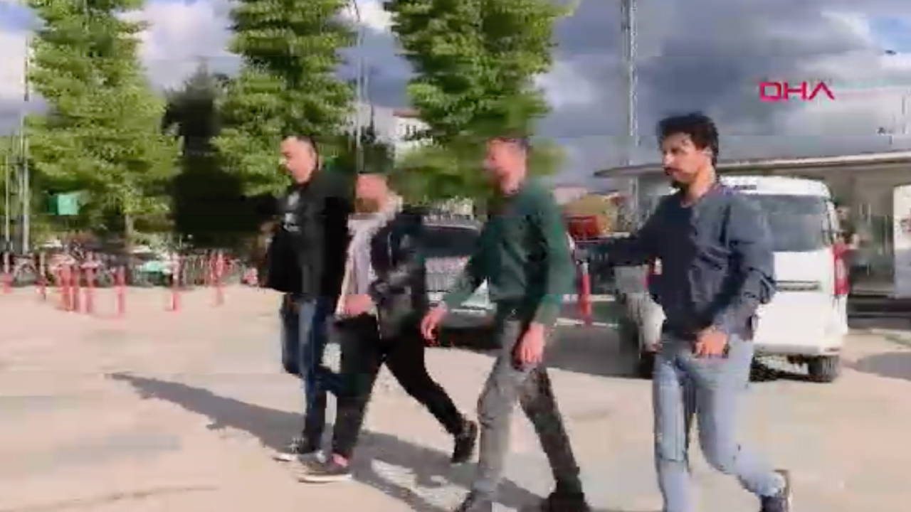 hali-sahada-faul-nedeniyle-tartistigi-kisiyi-3-ay-sonra-bicakladi-9Dfc3dGO