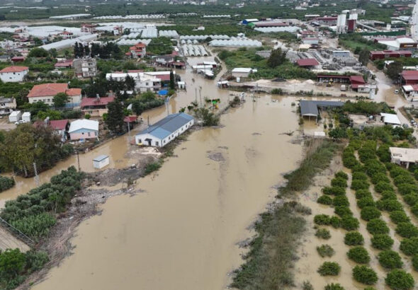 hatay-samandagda-asi-nehri-tasti-3-mahalle-sular-altinda-kaldi-1-kisi-hayatini-kaybetti-Nz5WwcCW