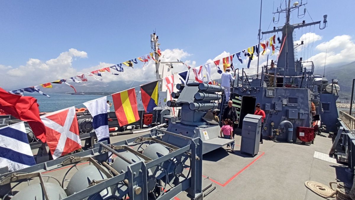iskenderunda-tcg-karpaz-ve-tcsg-304-ziyarete-acildi-I5KlYu6l