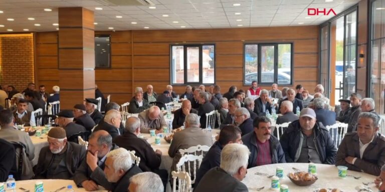 tam-65-yil-surdu-iki-aile-arasindaki-kan-davasi-bir-yemekle-son-buldu-tvNEZTKe