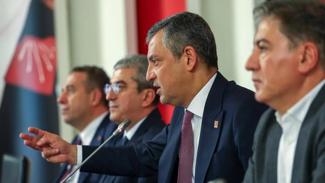 Özgür Özel’in kurmayları konuştu: Olası yeni parti hangi çizgide olacak?