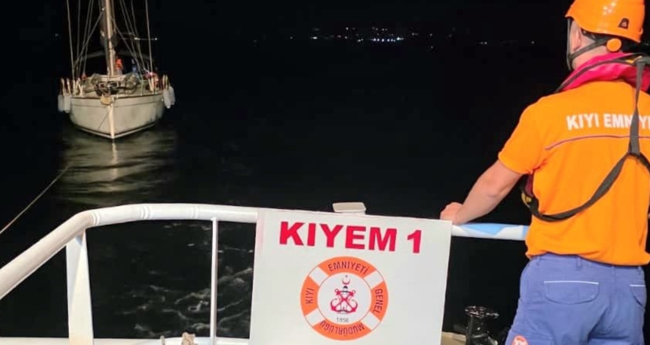 Bozcaada aciklarinda makinesi arizalanan tekne kurtarildi cbmSUZBT